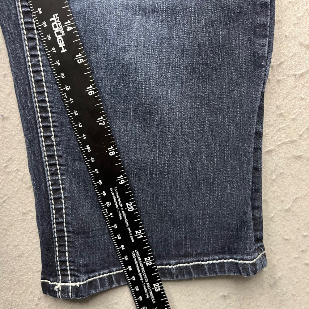 Boutique + Women 20W Dark Wash Capri Jeans Embroidered Flap Pockets Thick Stitch - Picture 2 of 9